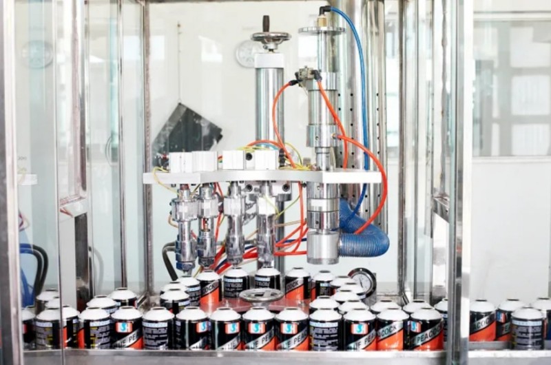 Wilson je globoko vpleten v industrijo lepotnih aerosolov