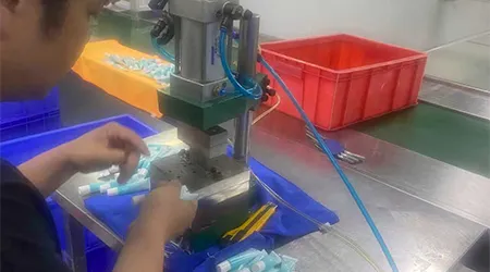​PROIZVODNJA KREME ZA SONČENJE VZTRAJNO NAPREDUJE, NAMENJENO JE DELO, DA BO UČINKOVITOST IZDELKA OSTALA NA DNU ČRTI.
